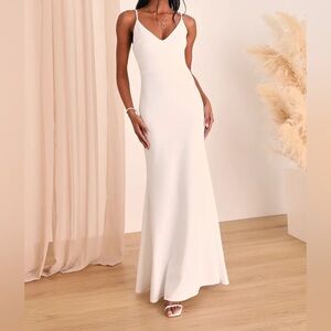 NEW WITH TAGS Lulus White floor length gown SIZE SMALL